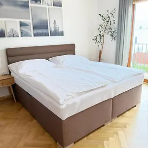 Apartament Familyvilla, New 4 Luxury Big Apartments, Parking, Praga